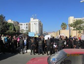 بالصور.. سكان المناصرة وزرزارة فى بورسعيد يحتجون على عدم تسكينهم