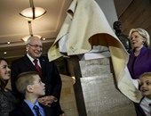 بالصور.. إزاحة الستار عن تمثال نصفى لـ"ديك تشينى" فى الكونجرس بواشنطن