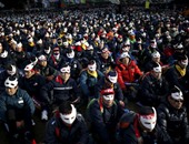 بالصور.. آلاف المتظاهرين يحتجون على أداء حكومة ألبانيا أمام برلمان