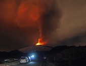 ثوران بركان "كوليما" المكسيكى وإجلاء سكان قريتين بمحيط الانفجار