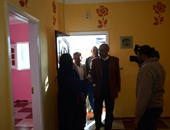 بالفيديو والصور.. محافظ كفر الشيخ يسلم 25 منزلاً للأسر الأشد فقراً
