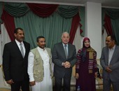 بالصور.. محافظ جنوب سيناء يلتقى بنواب المحافظة بالبرلمان 