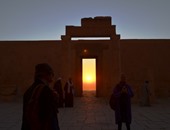 بالفيديو والصور.. باحثون آثريون بالأقصر يرصدون تعامد الشمس على معبد حتشبسوت