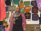 صابرين تبيع السعادة على "الشنط" بـ"افرد وشك" و"اضحك كركر"