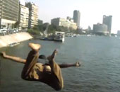 الداخلية تنقذ شخصا حاول الانتحار بإلقاء نفسه فى النيل من أعلى كوبرى 15 مايو