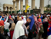 طالبات الإخوان بالأزهر يطلقن الألعاب النارية داخل الكليات والشرطة تفرقهن