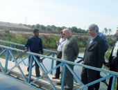 بالصور.. محافظ بورسعيد يتفقد مسار مياه الشرب بالترعة الحلوة