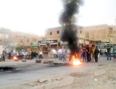 فتح طريق الأقصر أسوان الزراعى بعد إغلاقه من قبل سائقى سيارات الأجرة