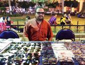 بالصور.. "ياسر" ورث 125 ألف "نضارة" تحمل تاريخ عائلته