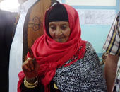 بالفيديو.. الحاجة عزيزة 107 أعوام تنتخب "السيسى" بمطروح