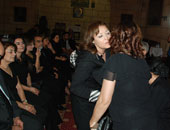 يسرا وهانى رمزى وإلهام شاهين وعبد الغفور فى عزاء يوسف داود