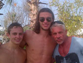 هارت وكارول يغسلان أحزان اليورو فى ملهى ليلى