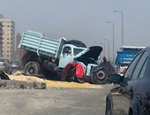 إصابة 15 فى حادث تصادم 5 سيارات نقل ثقيل محملة بـ"الطوب" فى المنيا (تحديث)