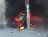بالفيديو والصور..النيران تلتهم "توك توك" أمام المدرسة الفنية فى كوم حمادة