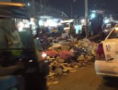 أكوام القمامة تحتل شوارع المنيرة الغربية فى إمبابة وغضب الأهالى لغياب الحى