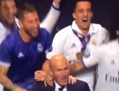 بالفيديو.. نجوم ريال مدريد يقتحمون المؤتمر الصحفى لزيزو وسقوط مضحك لموراتا