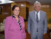 نائبة المحافظ تقدم التهنئة لمدير أمن البحيرة