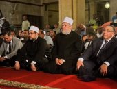 على جمعة يتحدى الإرهاب ويصلى الجمعة بمسجد فاضل بعد أسبوع من محاولة اغتياله