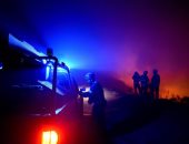 رجال الإطفاء يحاولون احتواء آخر الحرائق النشطة فى ماديرا بالبرتغال