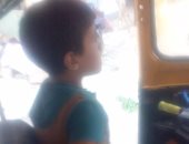 بالفيديو.. أطفال يقودون "التوك توك" استهتارا بأرواح المواطنين في شبرا الخيمة..الأهالي:أبلغنا مسئولي الحي ولم يتحرك أحد..أرواح الناس فى إيديهم لعبة.. ويؤكدون:نعاني من انتشار الفوضى وتعطيل المرور