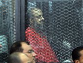 إيداع قيادات الإخوان قفص الاتهام قبل النطق بالحكم فى "أحداث مكتب الإرشاد"