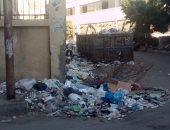 بالصور .. القمامة تحاصر مدرسة عباس العقاد فى الإسكندرية
