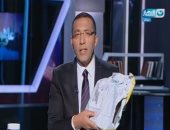 خالد صلاح يعرض بـ"على هوى مصر" طردًا مشبوهًا أُرسل إليه من كندا يهاجم مصر
