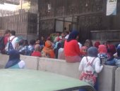 بالفيديو..خريجو المعاهد الفنية للتمريض يتظاهرون أمام "التعليم العالى"