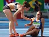 أولمبياد 2016.. عداءة نيوزيلندية تخرج من السباق للاطمئنان على منافسة مصابة