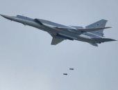  قاذفات روسية تقصف أهدافا لداعش حول الرقة السورية بصواريخ كروز