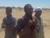 بالفيديو والصور.. مزارعو الفيوم يستقبلون وزير الرى بالمحاصيل التالفة