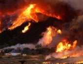 حريق ضخم فى ولاية كاليفورنيا الأمريكية وإجلاء 83 ألف شخص 