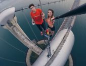 "نيكولا" عاشقة الصور الخطيرة.. تطوف العالم من أجل لقطات فوق ناطحات السحاب