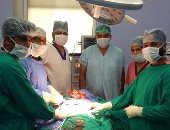 سى إن إن: طبيب بالهند يستخرج 40 سكينا من معدة مريض