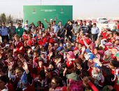 فرقة من أطفال سوريا اللاجئات تخوض مباراة كرة قدم وتحصل على "كأس العالم"