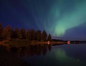 لوحات جمالية لألوان الشفق القطبية بسماء السويد