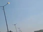 أعمدة إنارة مضاءة نهارا بطريق القاهرة الإسكندرية الزراعى