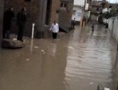 غرق شارع على عبد المجيد فى الخصوص بمياه الصرف الصحى