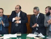 محافظ الاسكندرية يقف احتراما لدور نواب البرلمان ويطالب بتعديل القوانين العقيمة