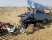 إصابة 3 عمال محاجر إثر اصطدام سيارتين نقل بصحراوى المنيا
