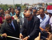 محافظ المنيا يفتتح كوبرى ومزلقان اطسا البلد ويضع حجر أساس مدرسة بسمالوط