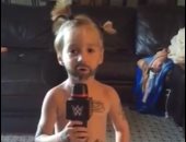 بالفيديو.. طفل عمره 4 سنوات يتفوق على نجوم المصارعة الحرة