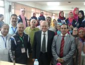 بالصور.. رئيس جامعة الزقازيق يلتقى المشاركات بأسبوع الفتيات فى المنيا