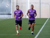 بالصور.. زيدان يدرب ريال مدريد على كرة السلة