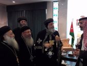 مئات الأقباط بالأردن يستقبلون البابا بالورود والزغاريد
