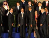 بالصور.. أوباما يقتحم حوار الرئيس وهولاند من أجل مصافحة السيسي