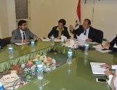 وفد من مجلس الوزارء يجتمع مع محافظ البحيرة لمتابعة المشروعات الخدمية