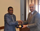 نائب رئيس جامعة الإسكندرية يستقبل سفير تنزانيا للتعاون الإكاديمى 