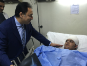 وزير الصحة يزور طاقم سيارة الإسعاف بعد تعرضه لإطلاق النار بمدينة العريش