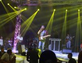 بالفديو والصور.. الفنان هانى عادل يتألق فى حفل تخرج طلاب صيدلة الإسكندرية 